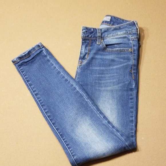 Aeropostale Denim - Aeropostale size 6 short jeggings.